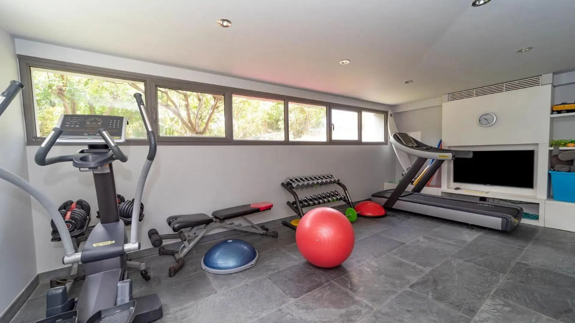 Splendid Villa With a View of Sparkling Ocean Quartier de Lorient