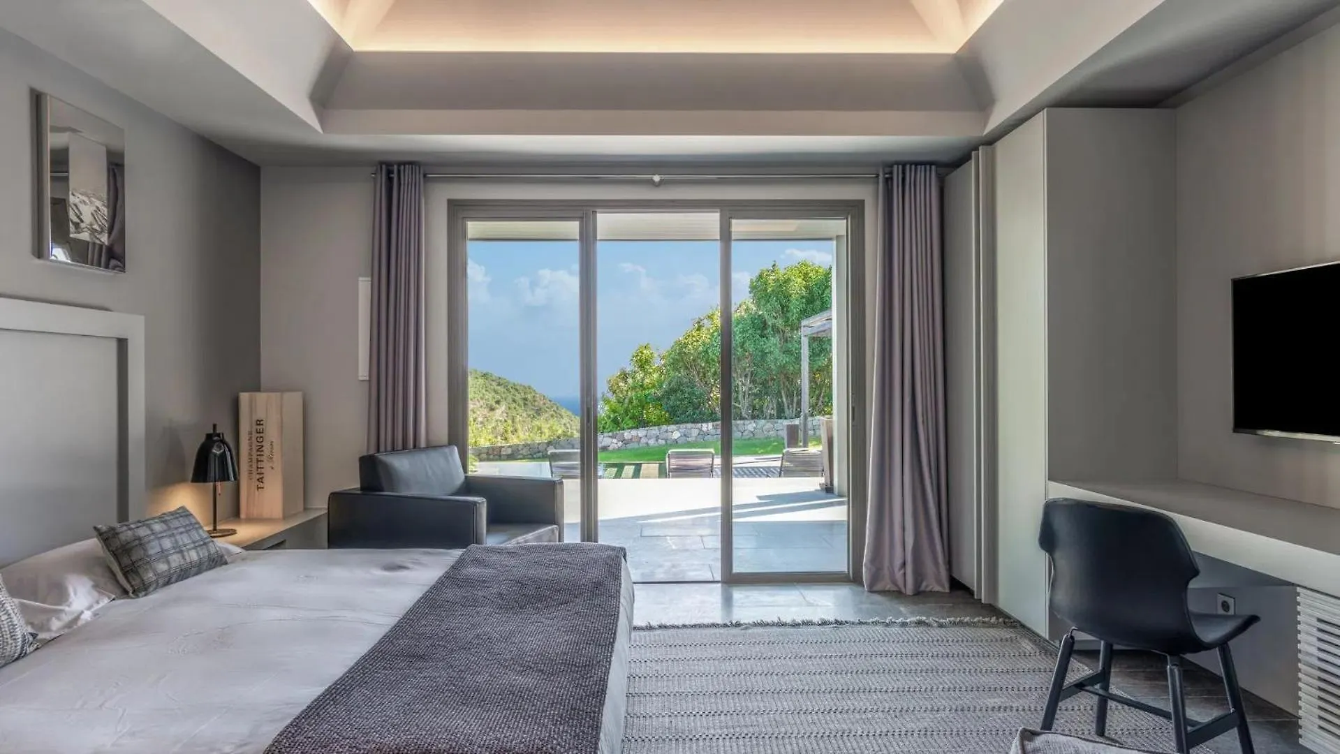 Splendid Villa With a View of Sparkling Ocean Quartier de Lorient