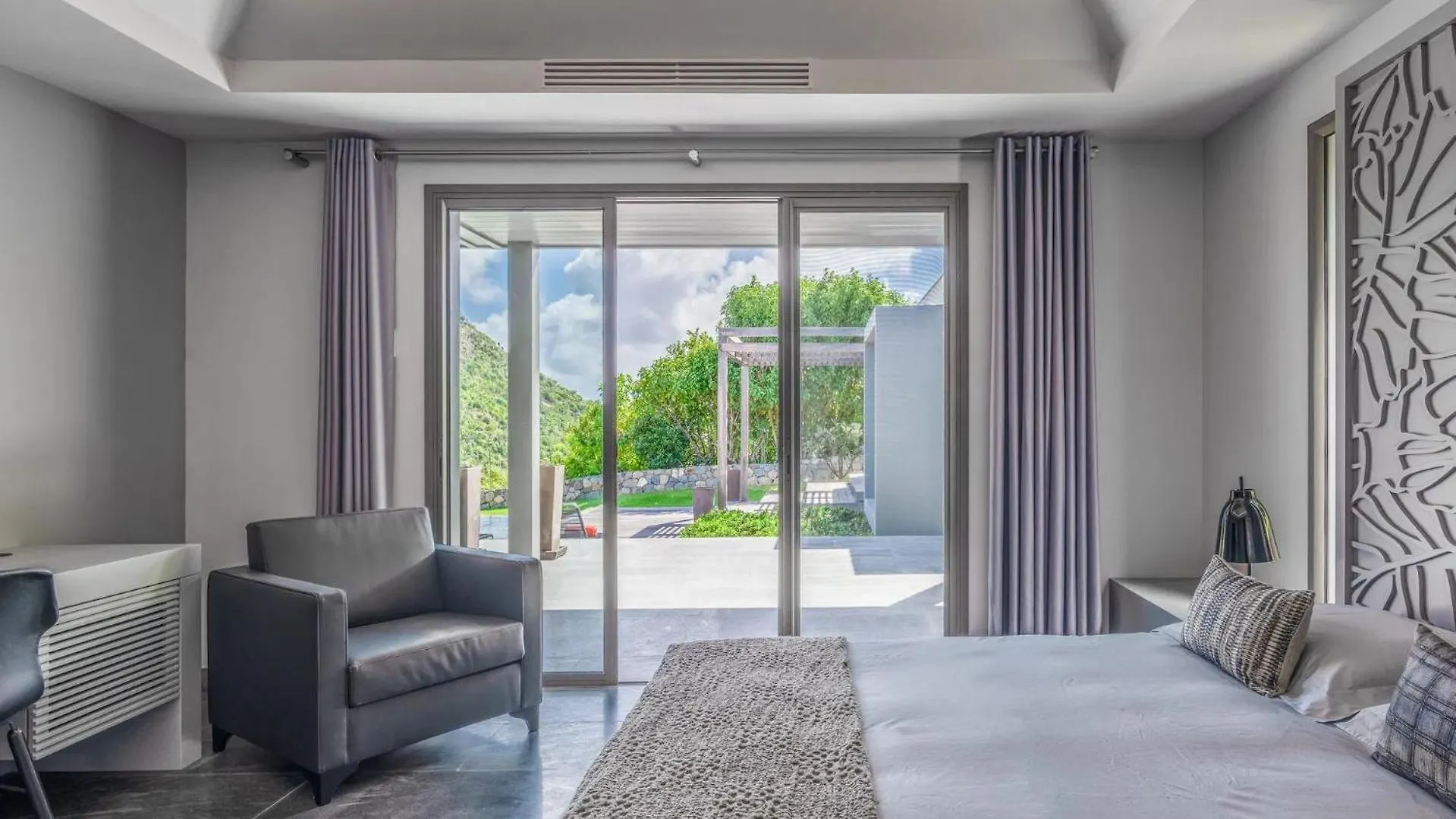 Splendid Villa With a View of Sparkling Ocean Quartier de Lorient