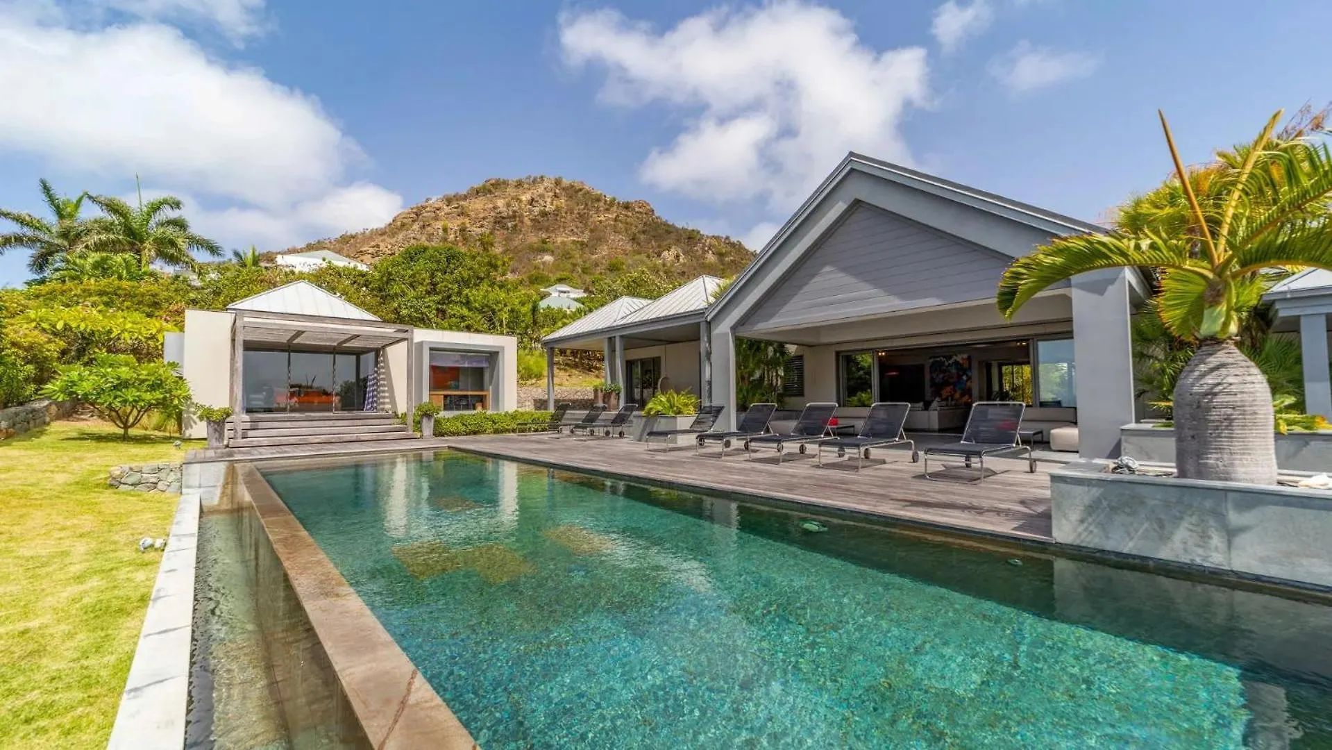 Splendid Villa With a View of Sparkling Ocean Quartier de Lorient
