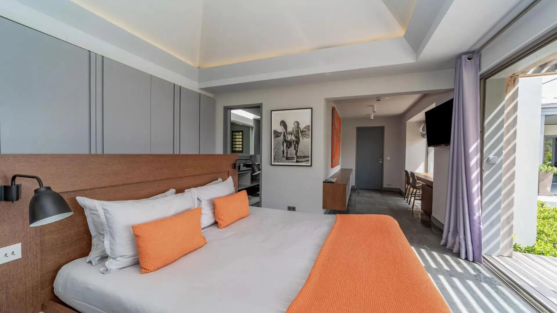 Splendid Villa With a View of Sparkling Ocean Quartier de Lorient