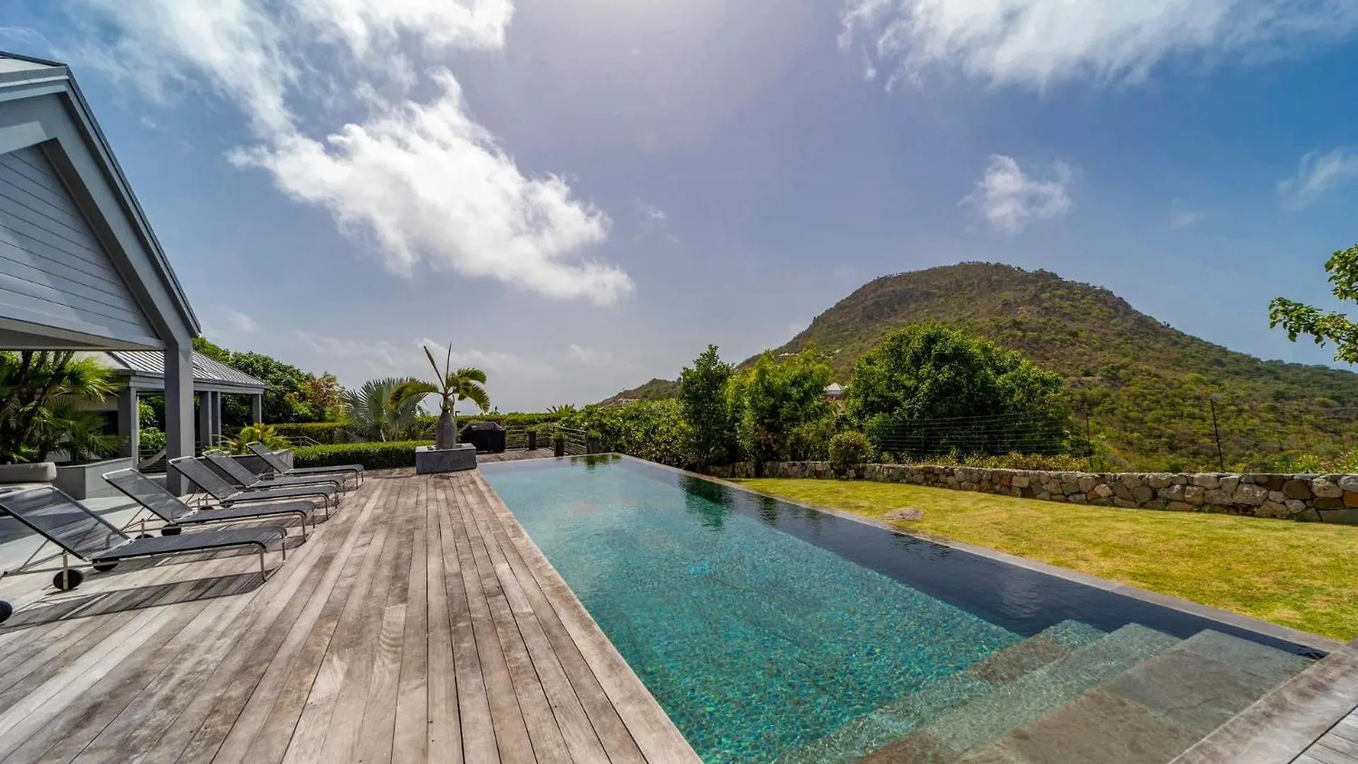 Splendid Villa With a View of Sparkling Ocean Quartier de Lorient